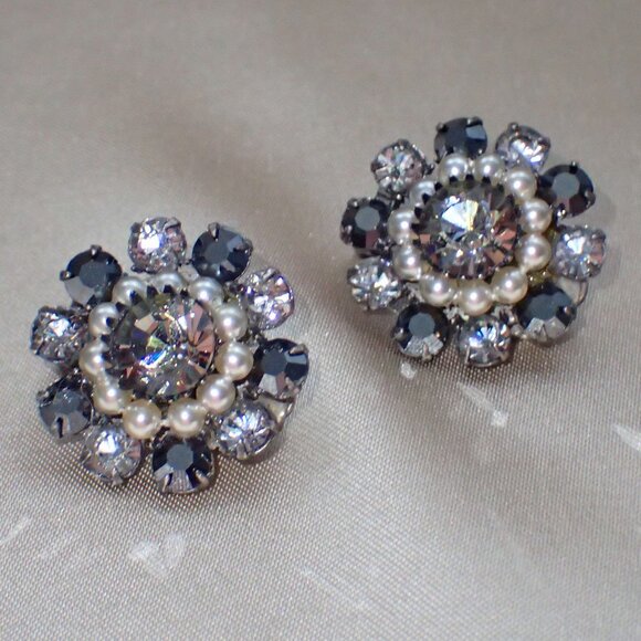 Vintage Faux Pearl Necklace & Rhinestone Clip on Earring Set - Picture 2 of 7